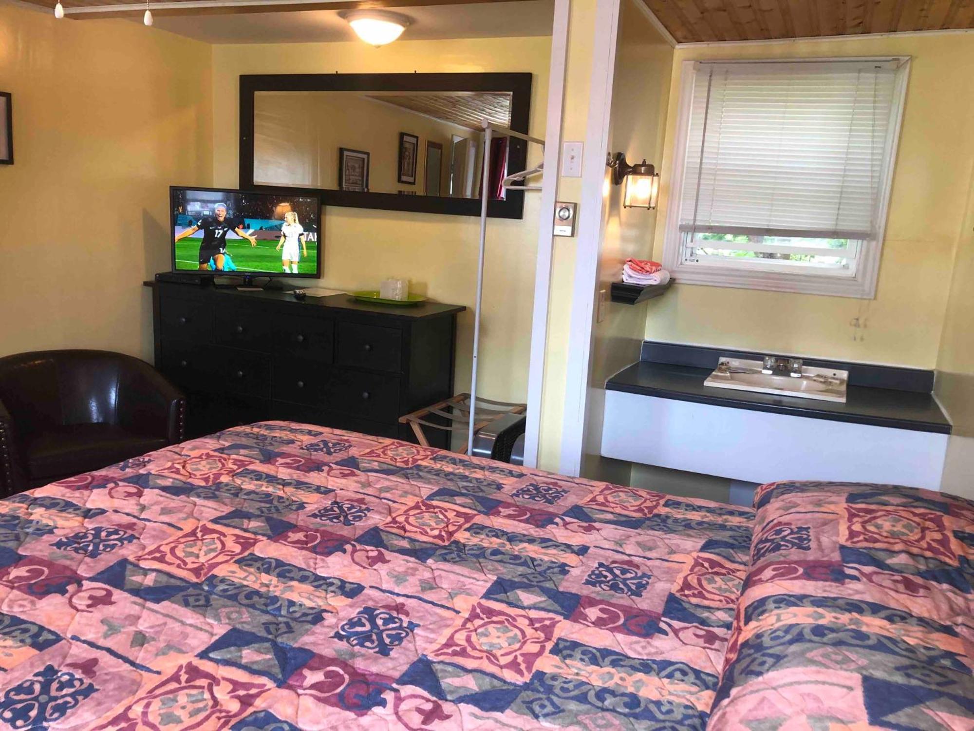 Lakelawn B&B And Motel Yarmouth Ngoại thất bức ảnh